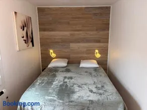 Appartement familial rez-de-chaussée grande terrasse piscine parking privé et wifi - Image 3