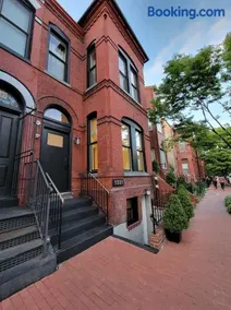 Modern 1 block from Metro subway Minutes to Capital, Museums and National Mall - Image 2