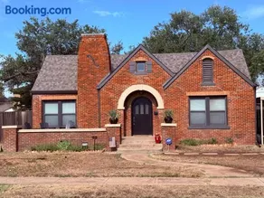 Historic 1914 Texas Tudor Walk to TTU Campus - Image 1
