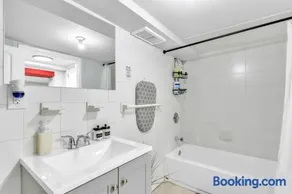 Cozy Private Room in Shared Space NYC Light Rail BSMT A - Image 3