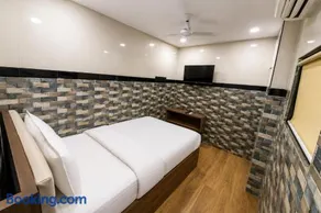 Hotel Angel International-Nxt to Sahar Metro Stn - Image 2