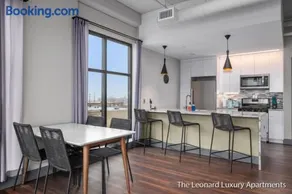 1 Queen Bedroom W City Views - Leonard Building - Image 3