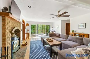 Stay Portland - Relaxing River Retreat - Image 1