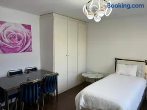 Queen Home - Image 2