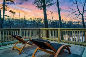 Poconos Lakefront Hot tub,Sauna, Firepit, Kayaks - Image 3