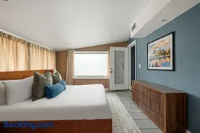 Wonderland Unit A - Sleeps 12 Hot Tub & BBQ - Image 3