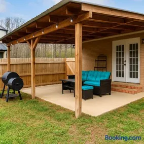 Cozy Country Cottage - Image 3