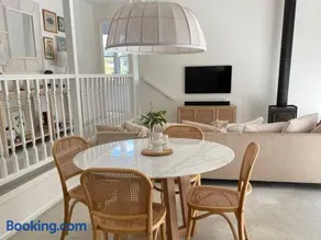 Seaview Treehouse - three minute walk to the beach - Image 5