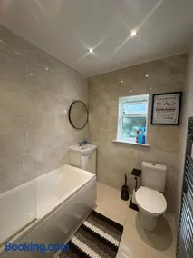 Spacious 3BED l Watford I 15 mins Euston I Warners Bro Studio - Image 2