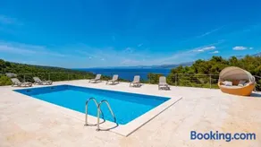 Villa con barbecue, piscina riscaldata e giardino - Image 1