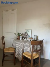 Toppmodern lägenhet i sekelskiftesvilla - Image 2