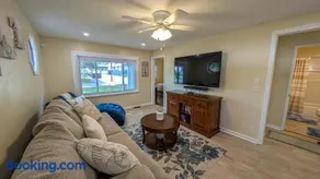 Seabreeze Lakeside Getaway - Image 4