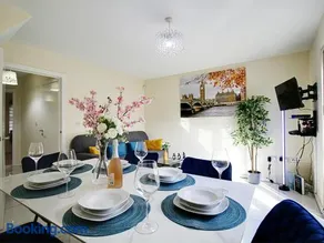 4BRD Luxury House RG2 - Free Parking - Image 3
