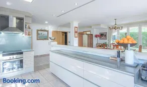 TarracoHomes, Villa Cala Crancs con Piscina Privada y Mesa de Billar - Image 3