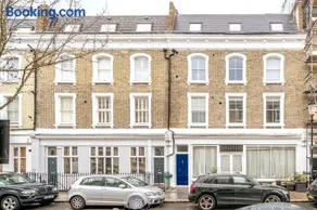 Niru Experience Pearl of Ifield Road 5BD 3BA - Image 3