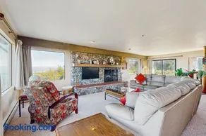 Oceanfront Home - Stunning Views & Private Hot Tub - Image 2