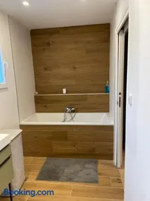 Suite parentale avec salle de bains et toilettes privées - Image 4
