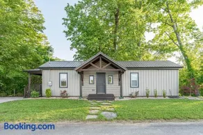 White Oak Cottage - Image 1