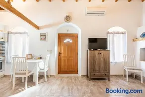Alicia's Traditional Home In Paradisi - Image 3