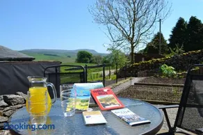 Ashes Farm - Ingleborough Barn Cottage, with 3 peaks views, Horton In Ribblesdale, Settle - Image 3