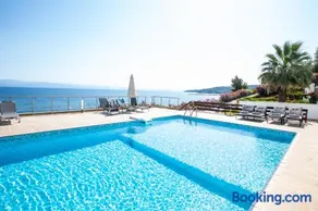 Agnanti villa Seafront with Pool - Image 1