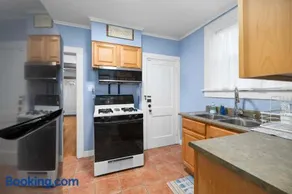 Historic 2 Bdr across from Lakeside Park - Image 2