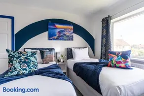 2 Vehicle Private Parking, Aseda 4 Bedroom Game Zone -Pool table, Garden Home - Image 3