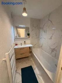 Besançon- Appart avec balcon et piscine pour Groupe pro et famille - Image 5
