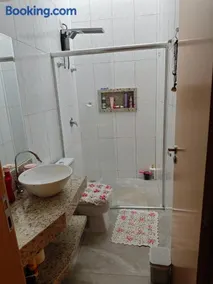 Quarto privativo em sobrado mobiliado compartilhado - Image 3