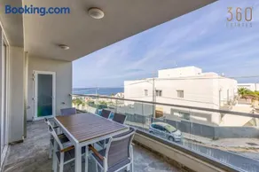 Stunning 3BR home just off the promenade by 360 Estates - Image 2