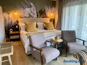 Constantia Winelands Lodge - Image 4