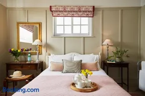 Beautiful 3 Bedroom Converted Chapel Stylish Central - Image 2