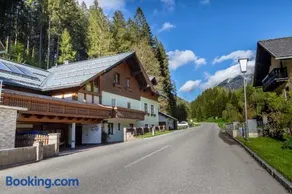 Four Seasons Lodge - Image 1