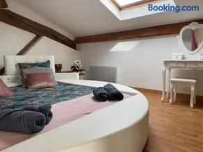 Suite Romantique DRØM avec Spa Privatif et Climatisation - Image 1