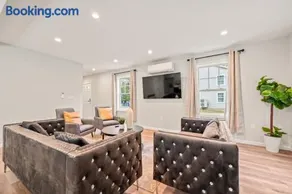 Spacious 5BR House with King Beds in Prime Location - Image 4
