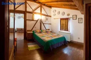 Casa Rural Lucía es una casa rural amplia con patio ideal para familias - Image 5