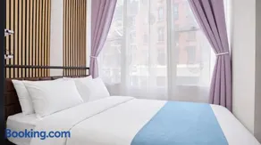 Elegant 3 Bedroom Unit in Lower Manhattan - Image 4