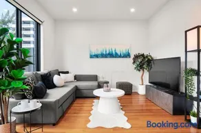 Paradise Getaway 3BR Apt in Clayton with Free Parking - Image 1