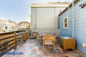 Two Bedroom, Two Newly Renovated Bathrooms, Deck - Image 4