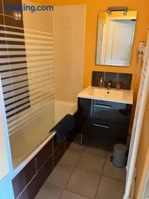 Joli appartement climatisé avec terrasse - Image 3