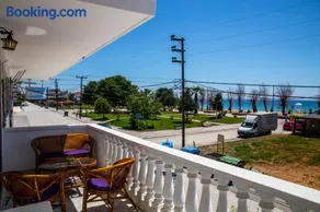 Park Apartment - Image 1