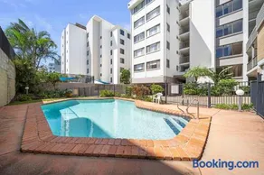 Retro Coastal Retreat with Pool and Kings Beach Views - Image 2