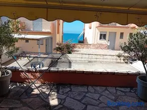 Poly's house - Image 1