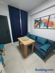 Sunny Apartment - Image 2