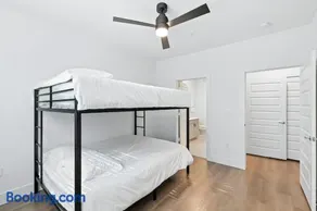 G36, 2BR Luxury Stay by Top Golf, Resort Pool & Gym, Near Stockyards - Image 4