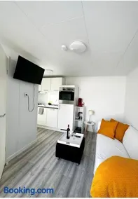 Alluring Chalet in Lith with Terrace and Garden - Image 2