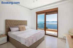 Beach Deluxe - Private Wellness Villa - Image 1