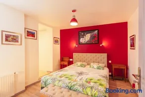 Maison Caviale, 4 suites privées au coeur de Figeac, 4 chambres, 4 salles de bain, jardin - Image 4