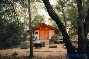 Premium Lakefront Cabin 2 The Magnolia - Image 1