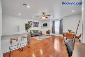 Huge and Sunny 1BR in Center City - Image 3